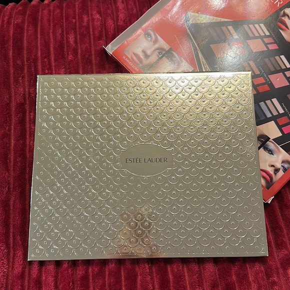 Estee Lauder 48 Shades Deluxe Eyeshadow Face Palette - Picture 4 of 5